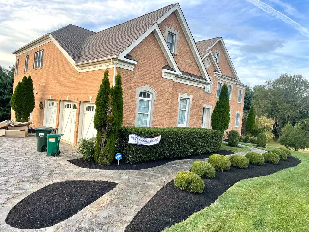 aduqueslandscaping